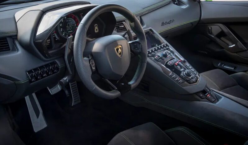
								Lamborghini Aventador full									